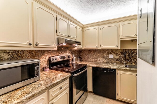 2460 Juniper Dr Unit 201