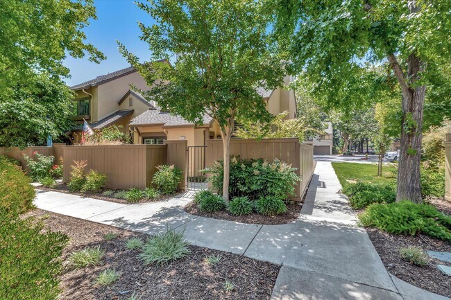 2032 Donovan Ct
