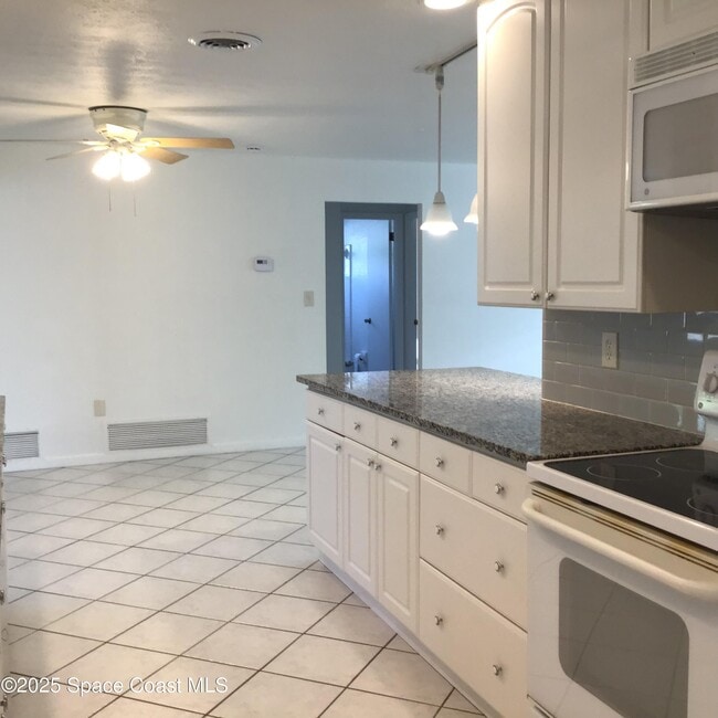 Photo - 2360 Warwick Rd