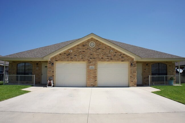 Spacious Duplex for Rent – Close to Clear ... - Spacious Duplex for Rent – Close to Clear ...