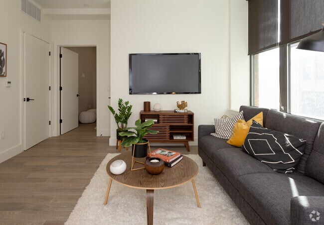 1 BR, 1 BA 624 SF Living Room