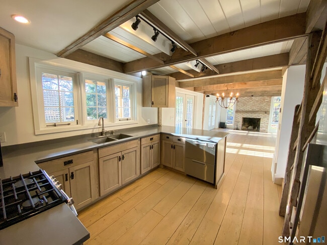 Photo - 165 Drum Hill Rd