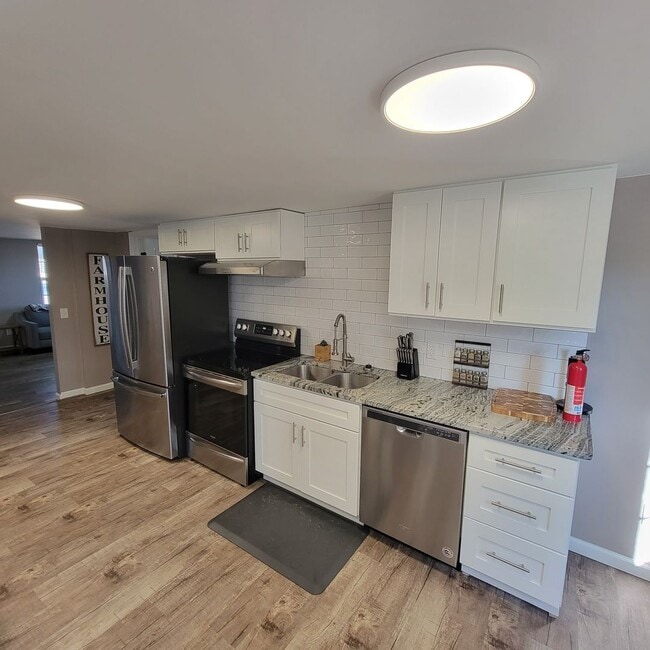 Photo - 4 Bed, 2 Bath Home for Lease-Furnished-Sparta,TN