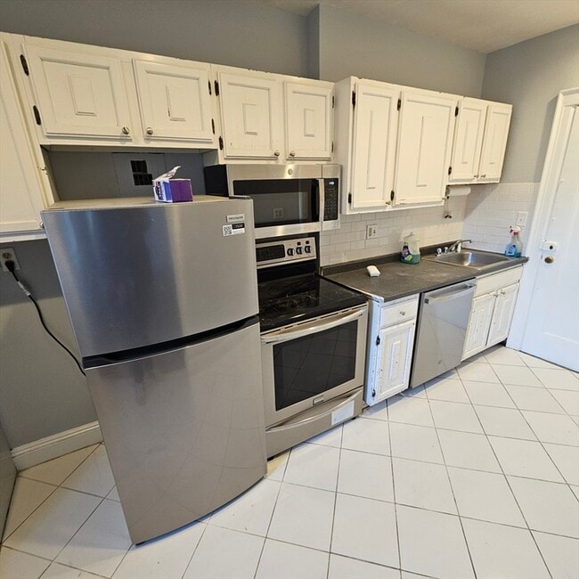 Building Photo - 48 Strathmore Rd Unit 43