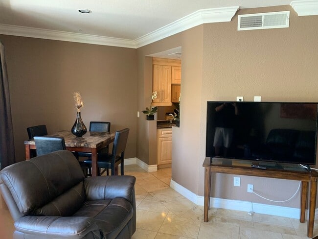 220 E Flamingo Rd