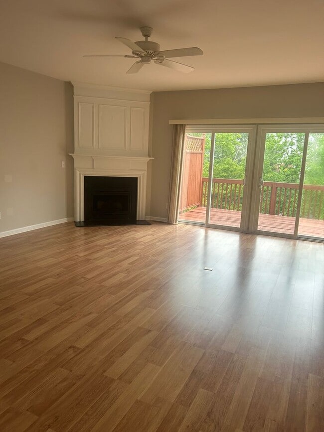 Photo - Spacious 3 bed Townhome close to new Apple campus and Panther Creek High School