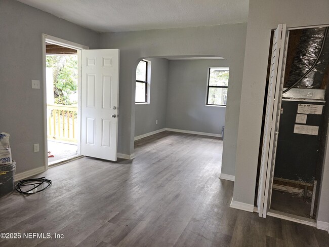 Photo - 1407 W 31st St