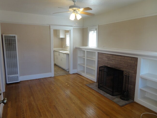 Photo - Two Bedroom One Bath Cottage with Hardwood Floors and Patio! Move in Special $1000 off 1st Month'... Unidad 3359