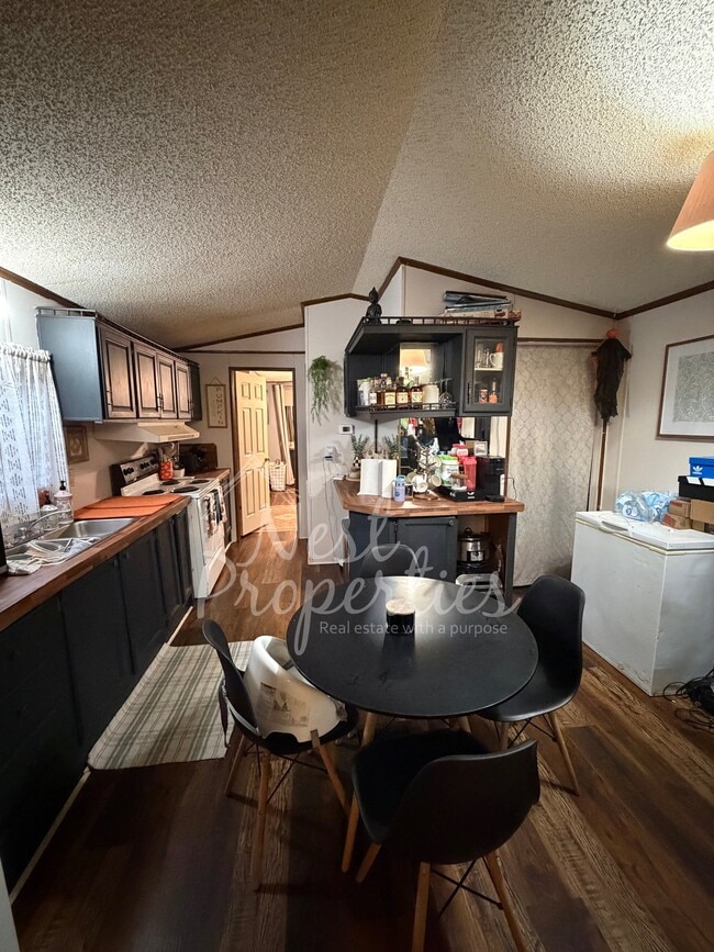 Photo - 108 Sturkie Ln