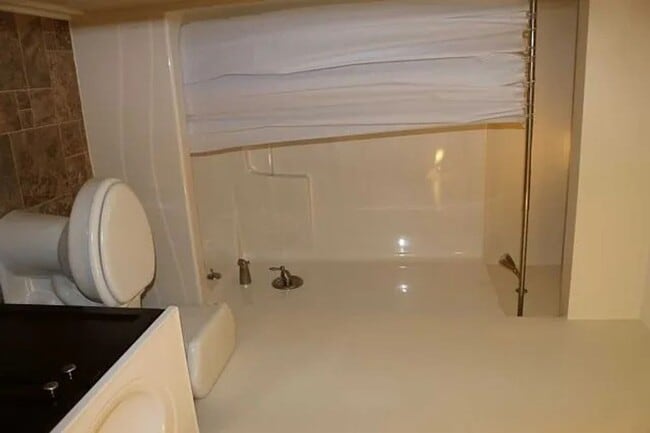 Photo - 3 bedroom single level close to 5 points
