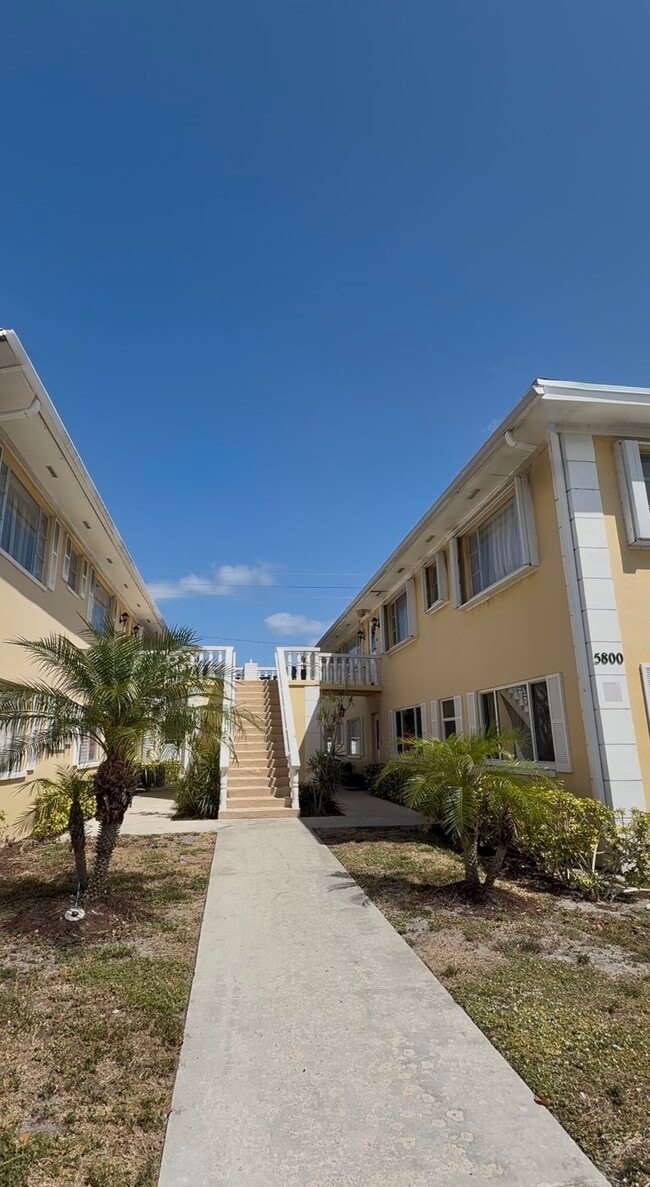 Photo - 5800 NE 22nd Way Condo Unit Imperial Point Gardens