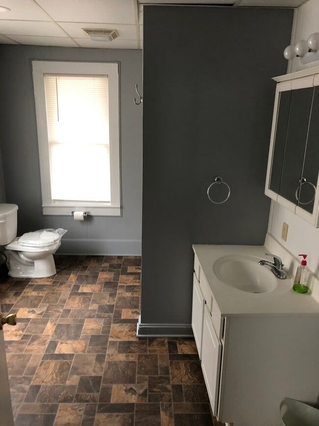Photo - 1186 W Main St