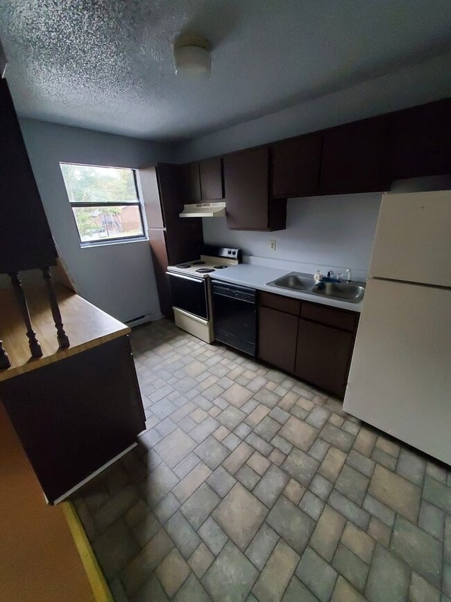 Building Photo - 2401 Markwood Ln SE Unit D