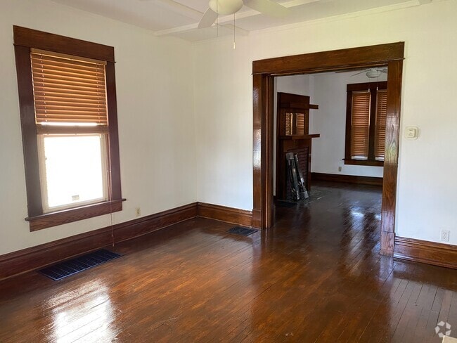 Building Photo - 329 E 19th Ave Rental