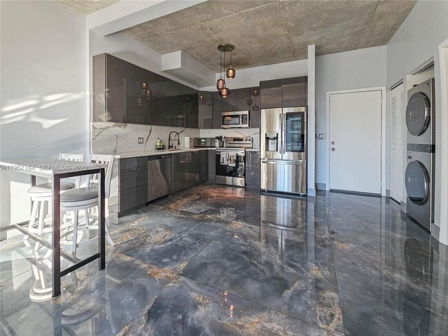 Photo - 234 NE 3rd St Unidad 1003