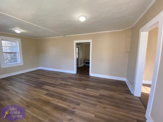 Photo - Quaint Cottage Walking Distance to Downtown West Jefferson