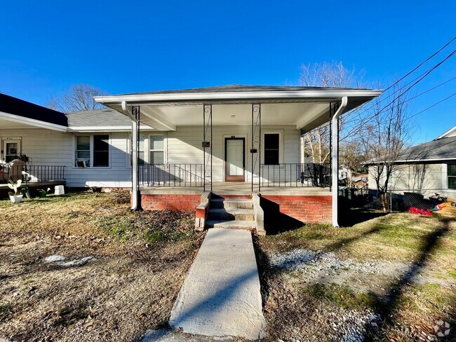 Building Photo - Adorable 2 bedroom 1 bath Duplex , Located... Rental