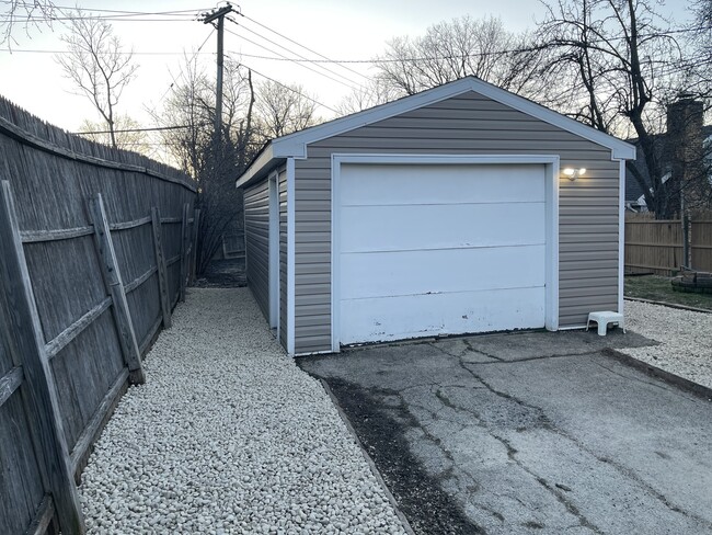 Photo - 519 N Waukegan Rd