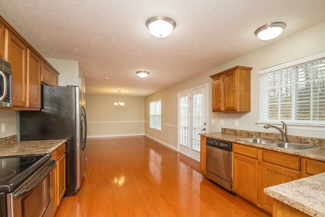 Photo - 904 Summercrest Cove