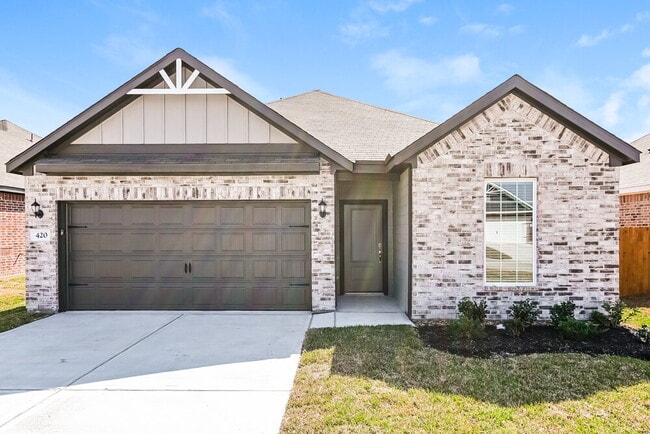 Building Photo - 420 Mustang Trot Dr