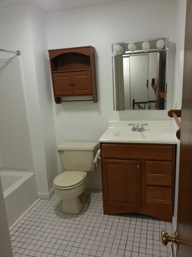 15 Heritage Woods Townhome Townhome Rental in Wallingford CT