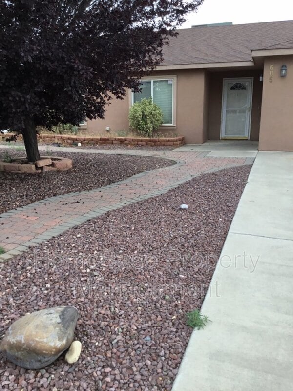 Photo - 605 Mesa Vista Dr House