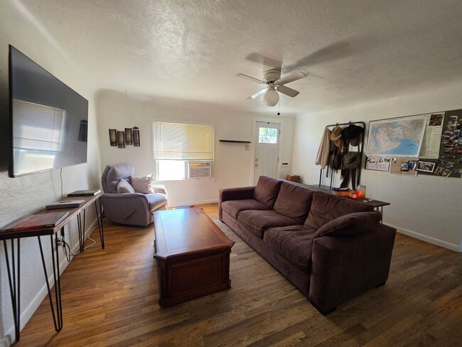 Photo - 813-825 Lee Ave Unidad 825 Lee Ave