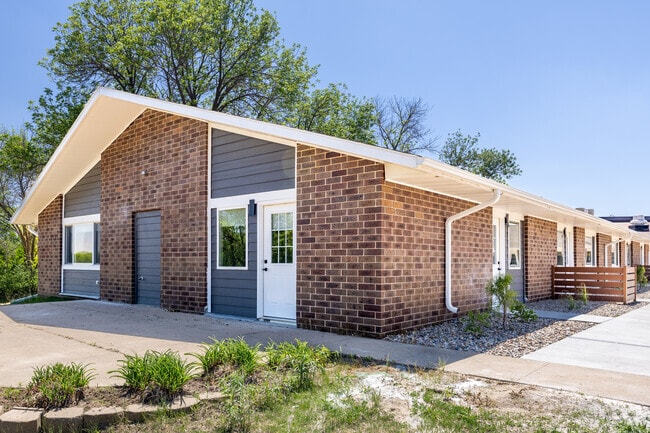 Photo - Woodland Hills Townhomes – Comfortable & C...