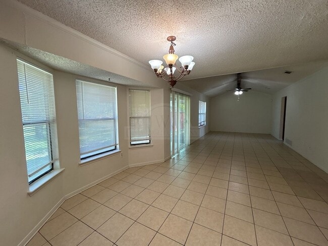 Photo - 2514 N W S Young Dr