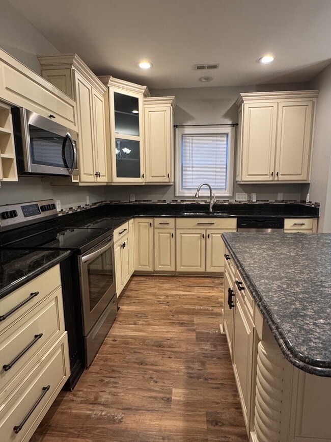 Photo - 106 Moonstone Ct