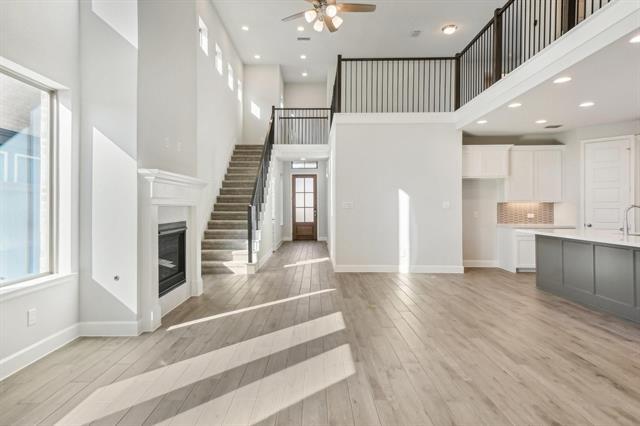Photo - 1628 Victoria Pl