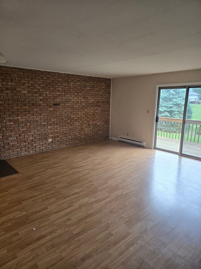 Photo - Large 2 Bdrm/2 Bath Condo 1 mile from Lake...