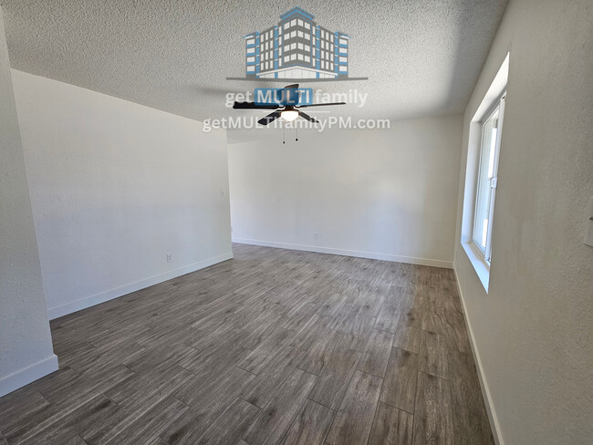 Photo - 2535 W Missouri Ave Unit 2