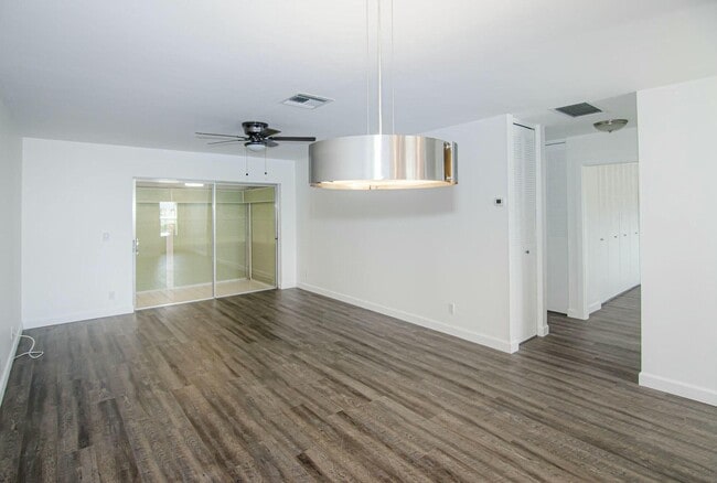 Photo - 2630 Emory Dr W Unidad E