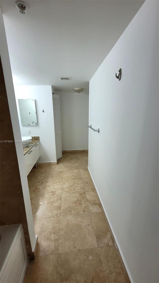 Photo - 41 SE 5th St Unit 709