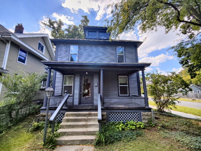 Photo - 1400 Bemis St SE