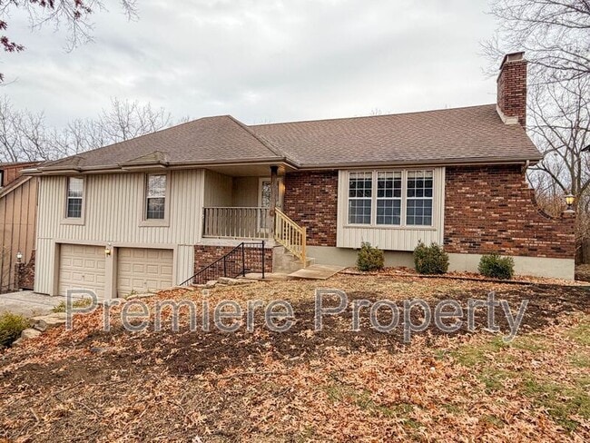 Building Photo - 1011 SW Lorman Dr