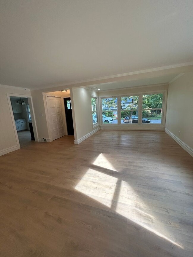 147 W Hamilton Ave