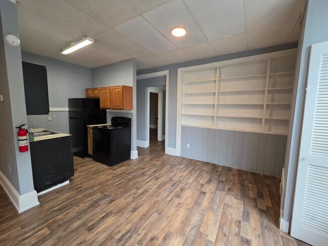 Photo - 72 Lincoln Way W