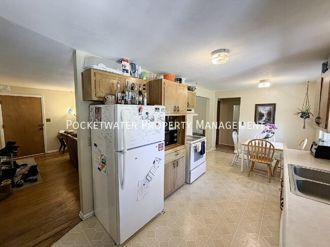 Photo - 740 37th St