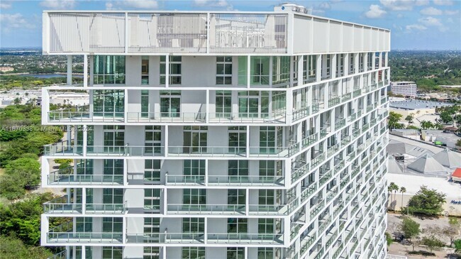 Building Photo - 2000 Metropica Wy Unit 2010 Rental