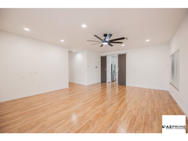 Photo - Stunning 4/2 Phoenix House!