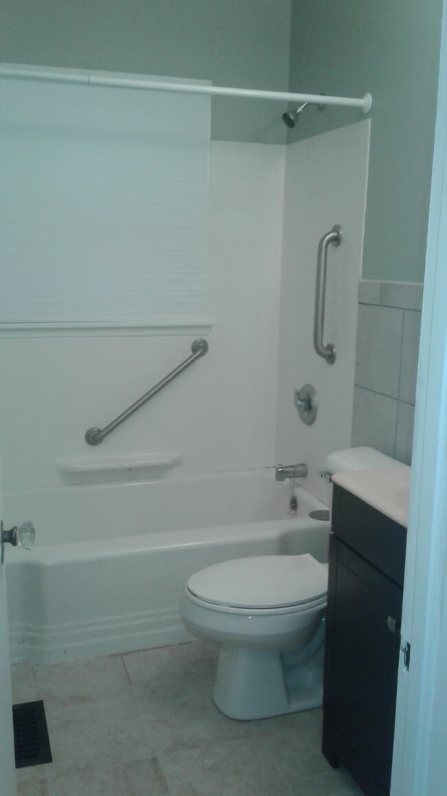 Building Photo - 1654 Pell Dr