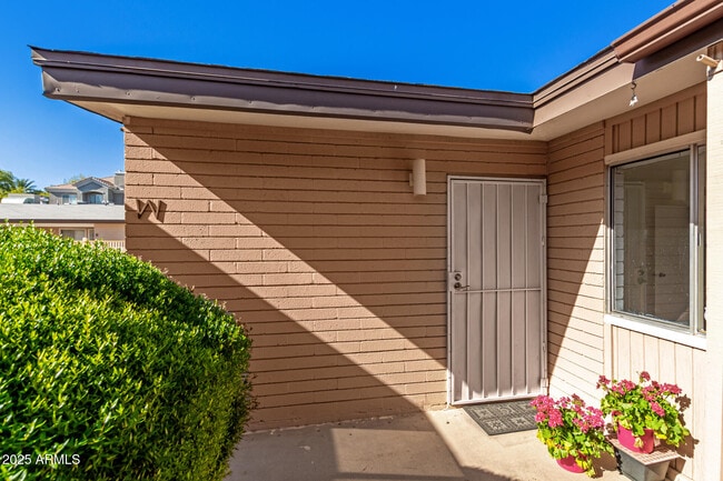 Building Photo - 1622 E Campbell Ave Rental