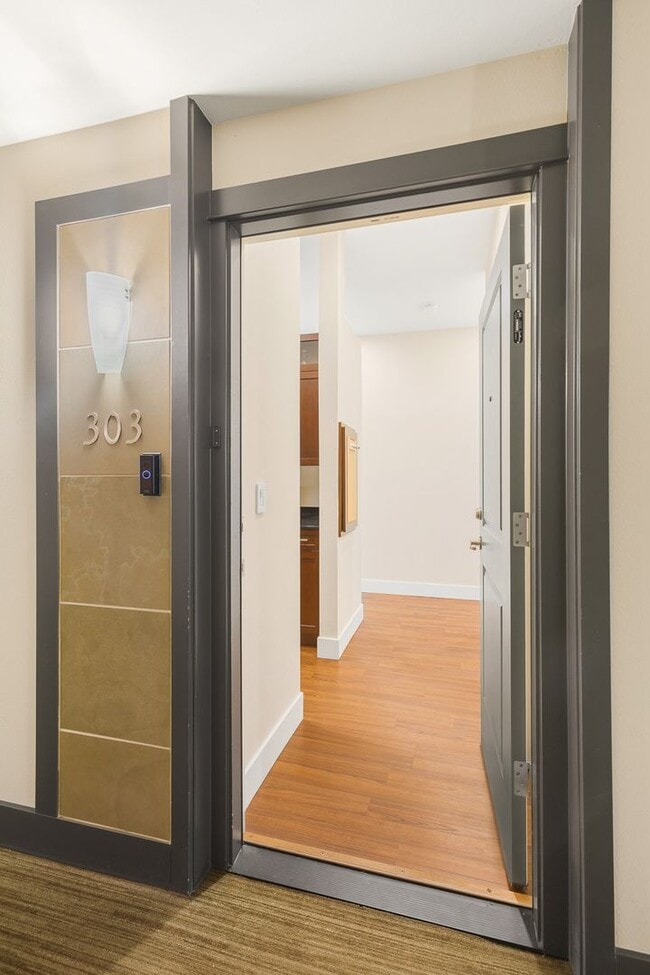 Photo - Welcoming Top Floor 1 Bedroom Condo - Gated Community with Parking