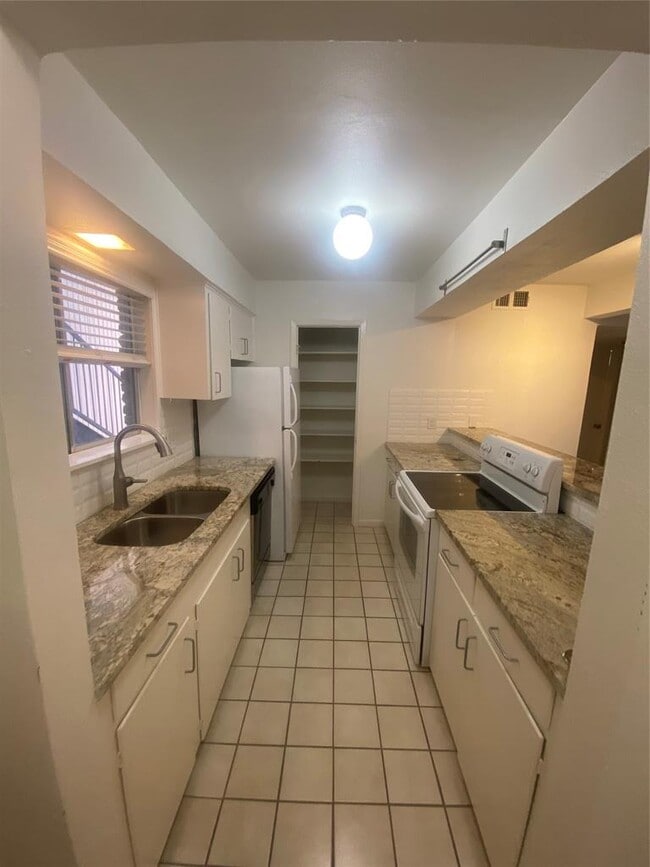 Building Photo - 2208 Enfield Rd Unit 10500