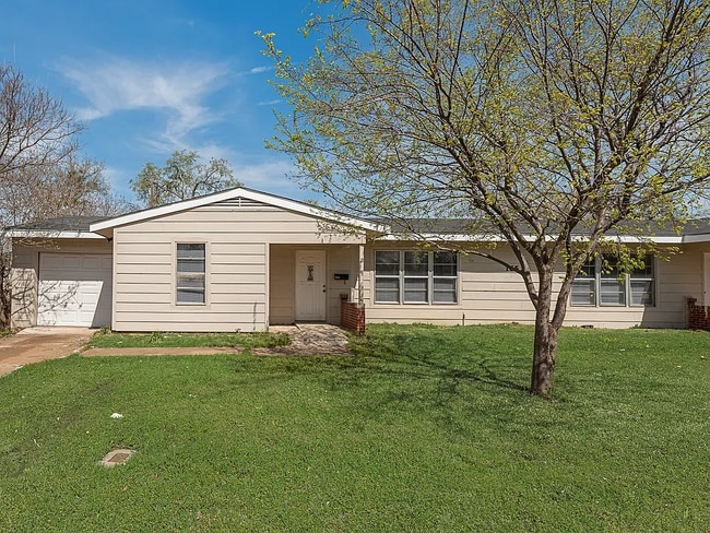 Building Photo - 165 Eisenhower Rd