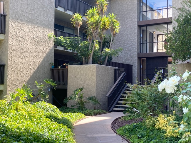 Building Photo - 6416 Friars Rd Rental