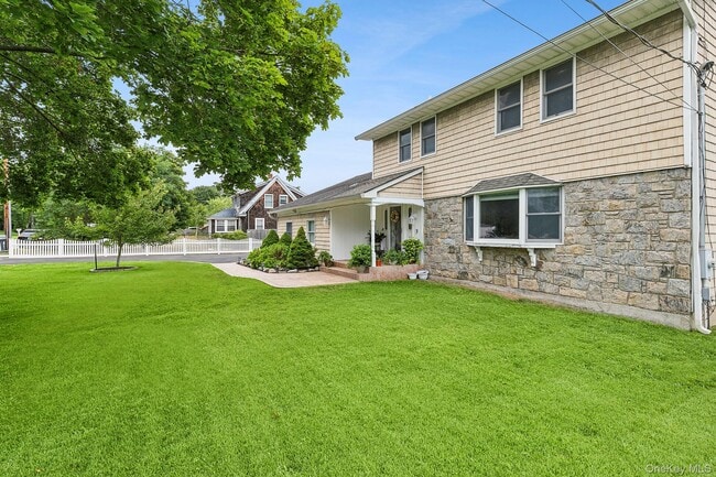 48 Fanning Ave
