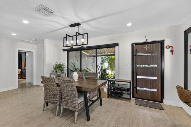 Photo - 2601 NE 8th Ct